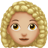 vrouw: lichtgetinte huidskleur, krullend haar