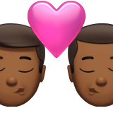 kus: man, man, donkergetinte huidskleur