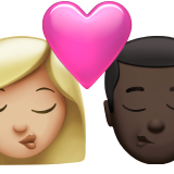 kus: vrouw, man, lichtgetinte huidskleur, donkere huidskleur