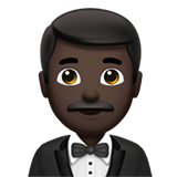 man in smoking: donkere huidskleur