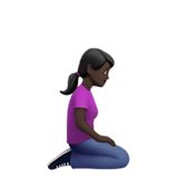 knielende vrouw: donkere huidskleur, naar rechts gericht