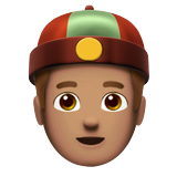 man met Chinees petje: getinte huidskleur