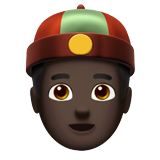 man met Chinees petje: donkere huidskleur