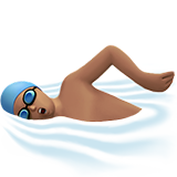 zwemmende man: getinte huidskleur