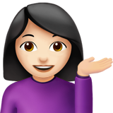 vrouw achter informatiebalie: lichte huidskleur