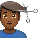 man die wordt geknipt: donkergetinte huidskleur